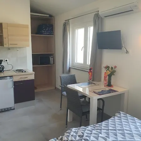 Olivia Valkanela App 3 * Vrsar